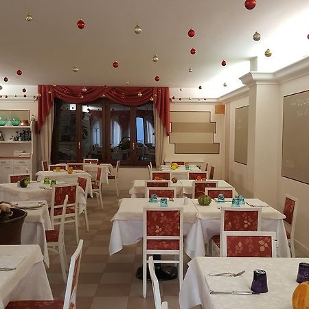 Hotel Ristorante Centrale Vestone Экстерьер фото