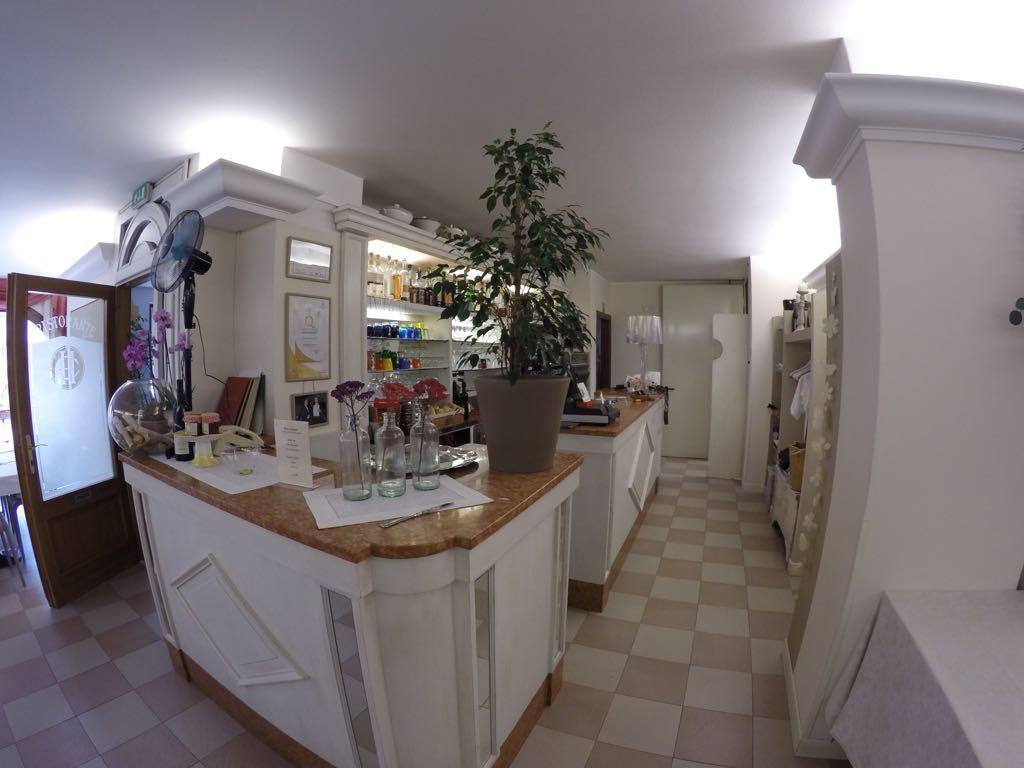 Hotel Ristorante Centrale Vestone Экстерьер фото