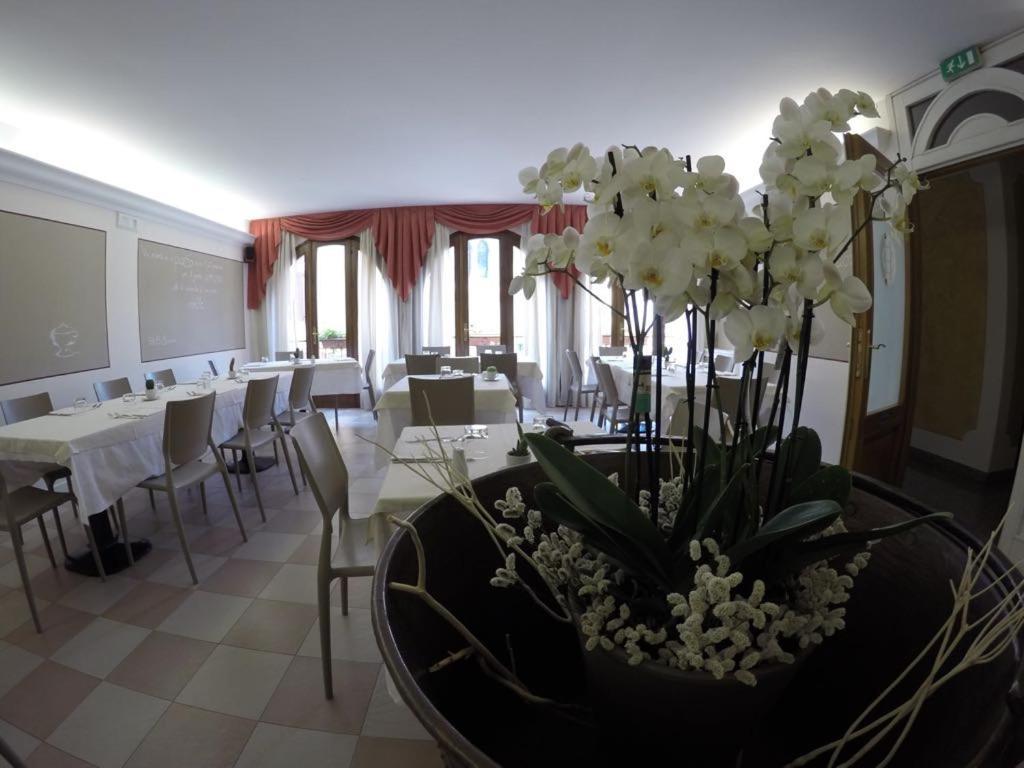 Hotel Ristorante Centrale Vestone Экстерьер фото